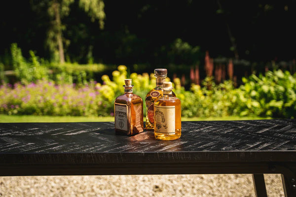 Bazar Bizar Halszálkás Elegáns Étkezőasztal - Fekete - 140 cm