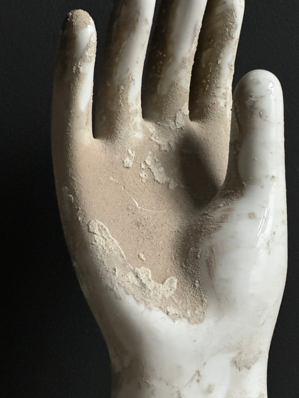 Vintage Ipari Porcelán Kéz Szobor – Jelzett, 55 cm