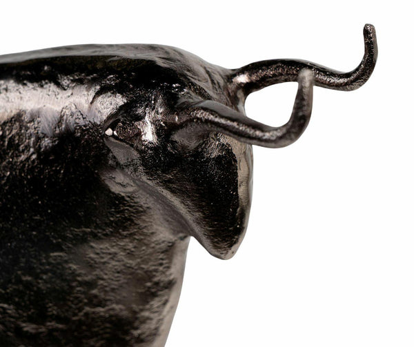 Modern bölény fémszobor