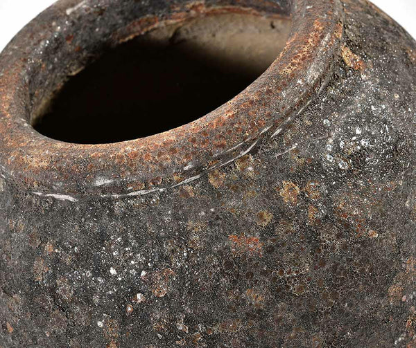 Kerti kerámia váza vulkanikus felülettel