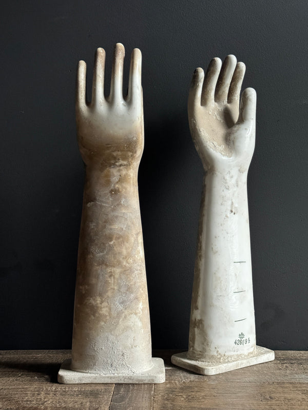 Vintage Ipari Porcelán Kéz Szobor – Jelzett, 55 cm