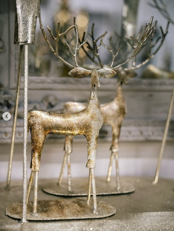 Dekoratív szarvas figura aganccsal